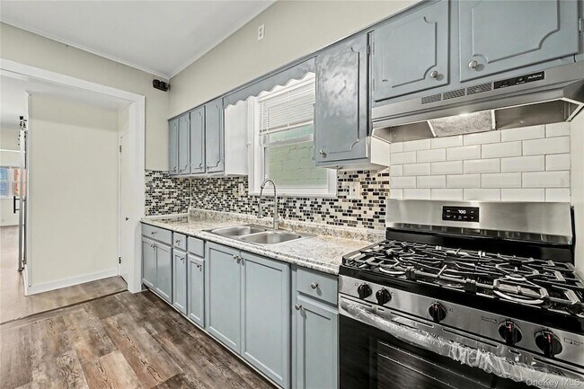 Building Photo - 52 Claremont Pl