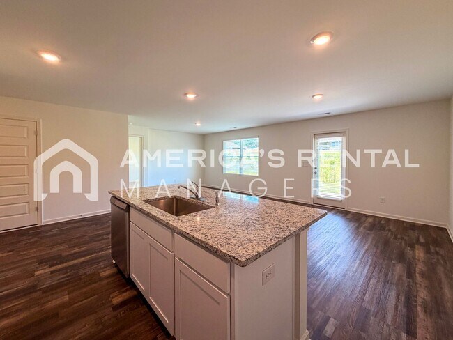 Building Photo - 305 Pne Rdg Dr