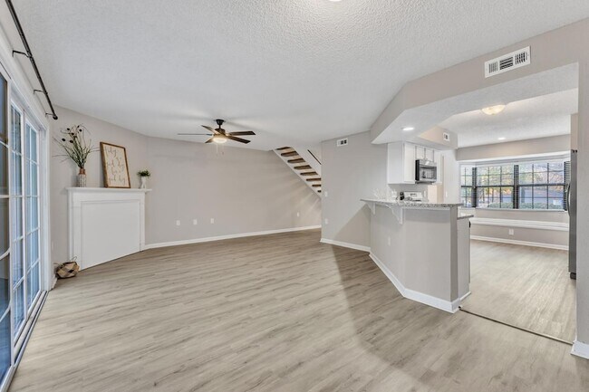 Building Photo - 2430 Condor Ct
