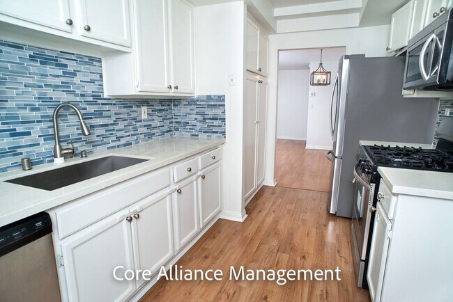 Building Photo - 18200 Andrea Cir S