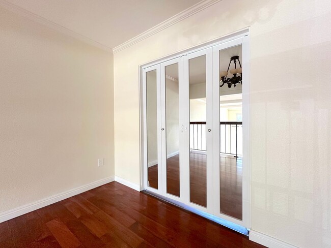 Building Photo - Spacious 3-Bedroom Condo for Rent in UTC –...