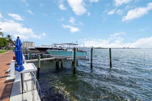 Building Photo - 3023 NE Quayside Ln