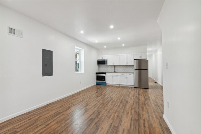 Building Photo - 5210 Cedar Ave