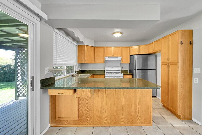 Building Photo - $2,675 - 4 Bed, 2 Bath Home in Aurora with...