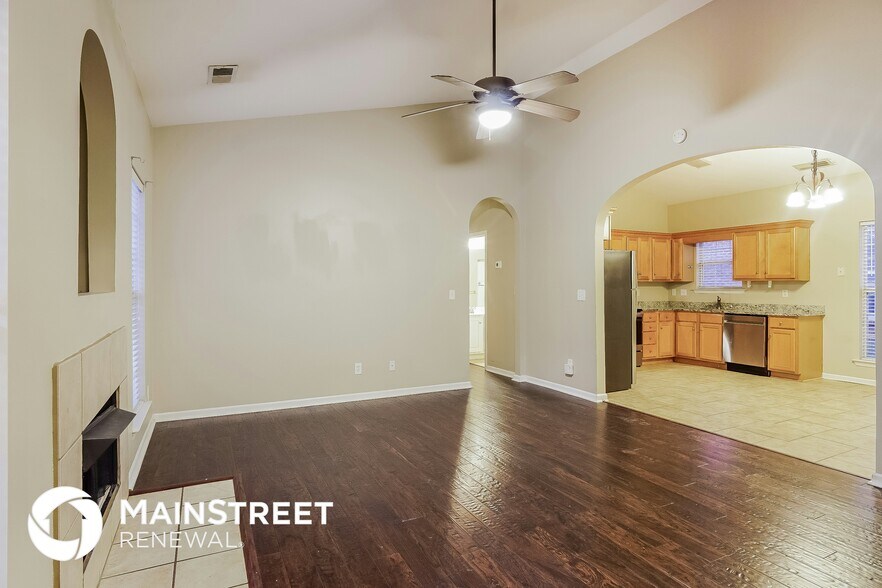 Building Photo - 4737 Longmeadow Dr