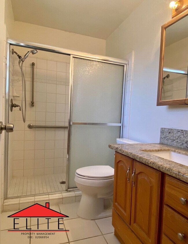 Building Photo - NORTHWEST SOLAR HOME!!