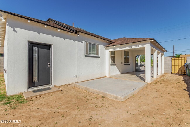 Building Photo - 423 E Crescent Ave