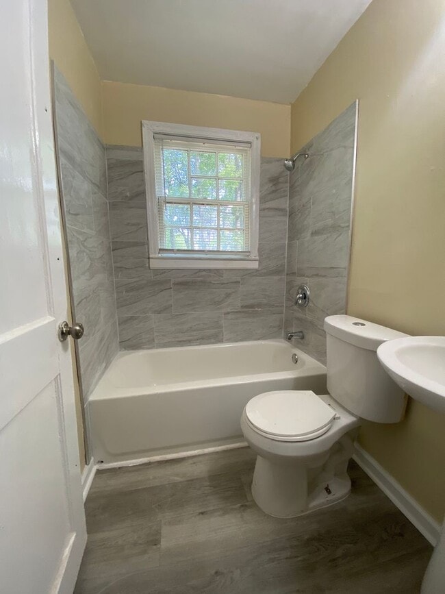 Building Photo - **AVAILABLE NOW** 2 Bedroom / 1 Bathroom Home for Rent in Columbus, GA***