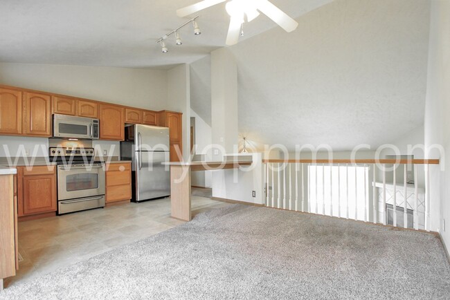 Building Photo - Coming Soon! Inviting 2+ Bed / 2 Bath Home...