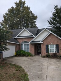 Building Photo - Split Floor Plan