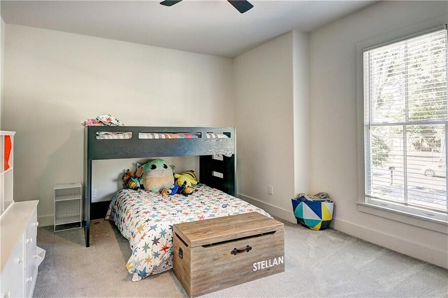 Building Photo - 1268 Hayes Dr SE