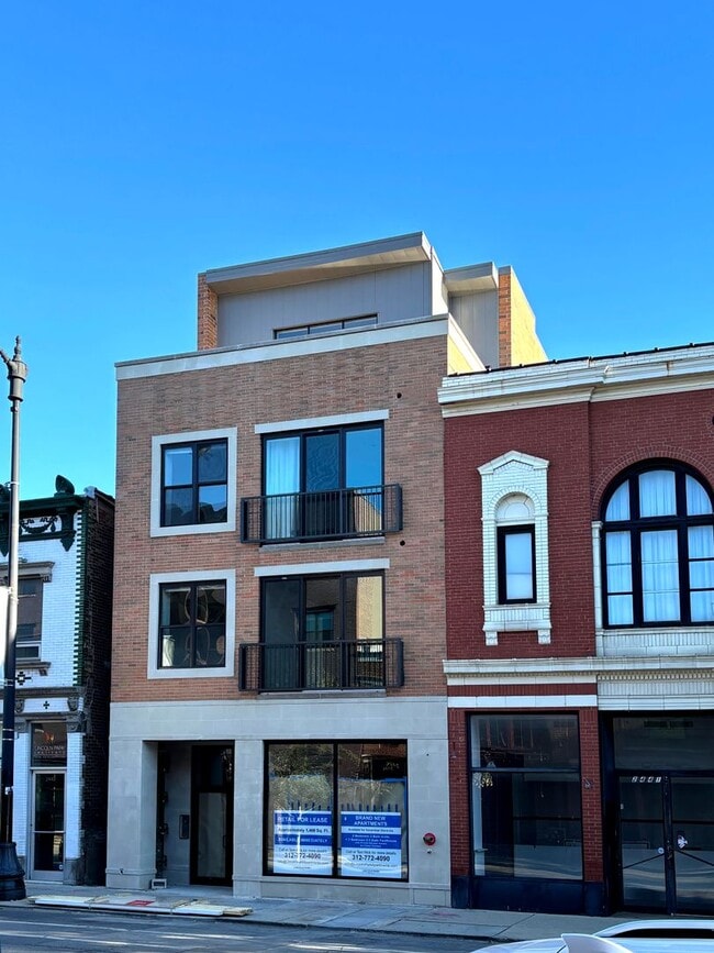 Building Photo - Spectacular 3 Bed/3 Bath Penthouse Apartment in prime Lincoln Park Location. Semi-Private Elevato...