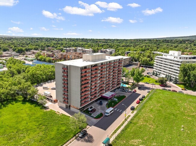 Building Photo - 777 Saturn Dr