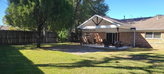 Building Photo - 11123 Hazelhurst Dr