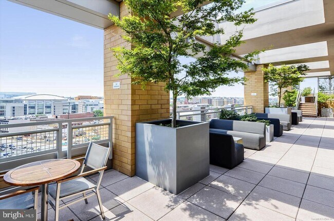 Building Photo - 475 K St NW