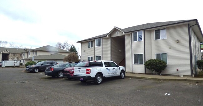 Building Photo - 3140 Evergreen Ave NE