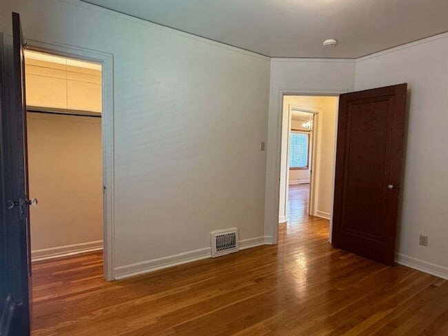 Building Photo - House For Lease