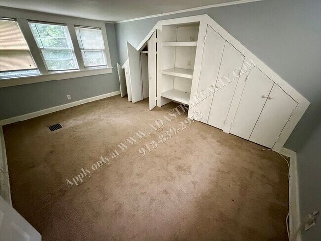 Building Photo - Beautiful Waldo Home-Available NOW!!