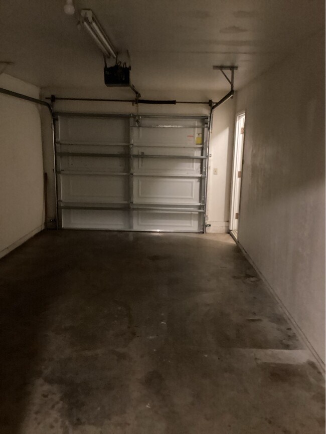 Building Photo - 912 SW 11th St