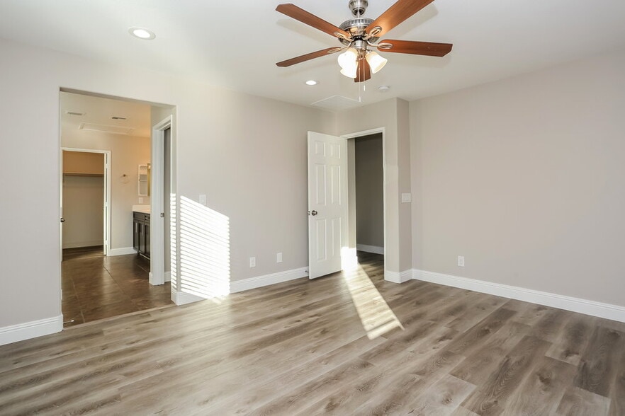 Building Photo - 10811 Cather Ave