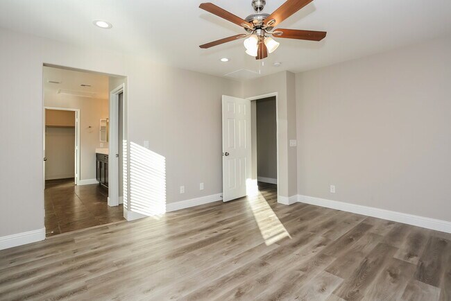 Building Photo - 10811 Cather Ave