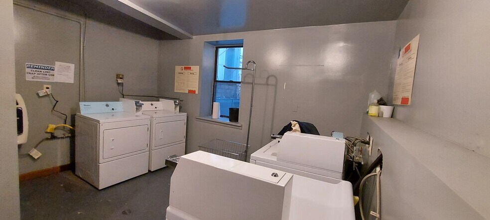Building Photo - 121 Garrison Ave