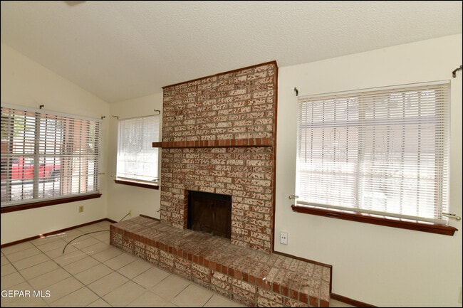 Building Photo - 2629 Lake Victoria Dr