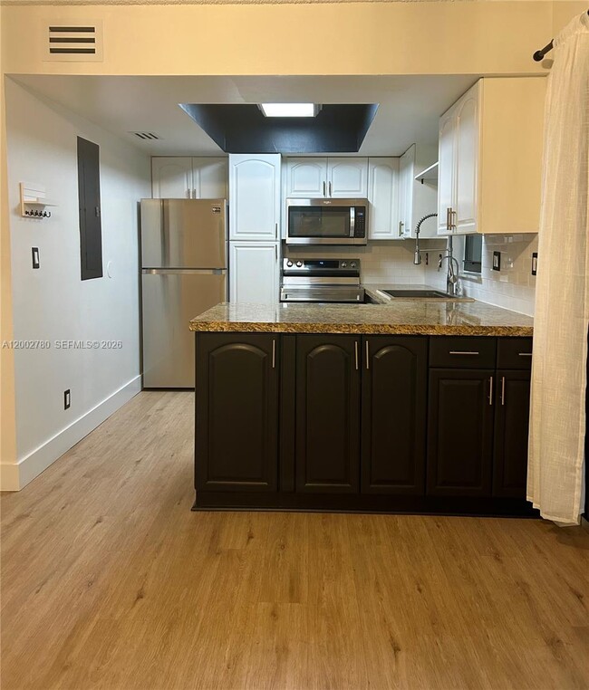 Building Photo - 10 Laredo Pl