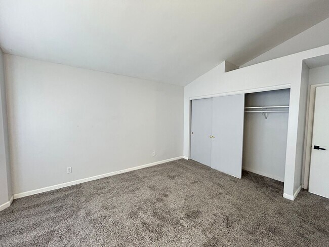 Building Photo - 7135 Shadow Crest Dr