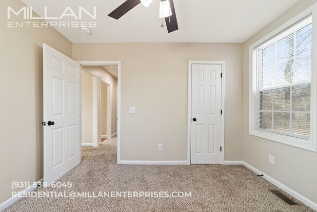 Building Photo - Charming Single Family Home Featuring Spacious Floor Plan and Eat-In Kitchen - Enjoy Your First M...