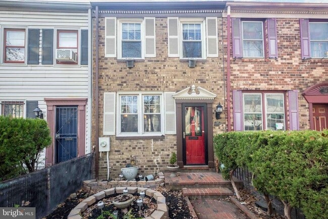 Primary Photo - 730 6th St NE