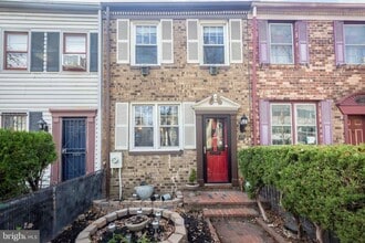 Building Photo - 730 6th St NE