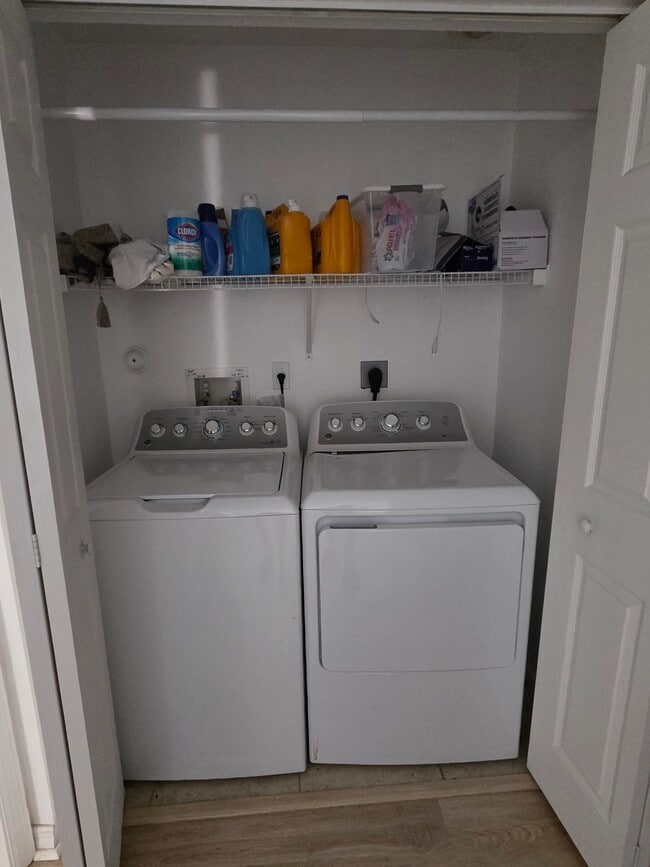 Building Photo - 6036 SW 19th Ct