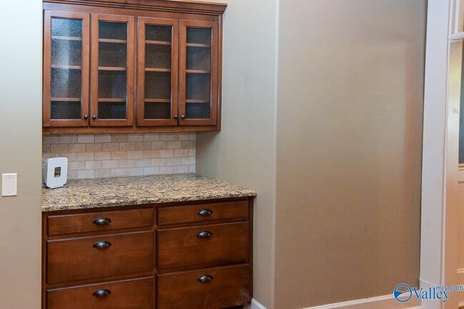 Building Photo - 305 Walden Glen Ct