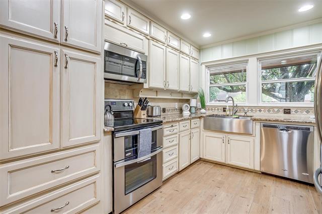 Building Photo - 1505 N Riverside Dr