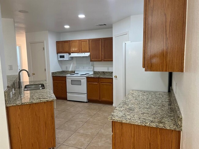 Building Photo - 18121 Skysail Dr