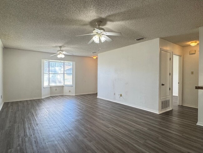 Building Photo - 3242 Stoneridge Dr