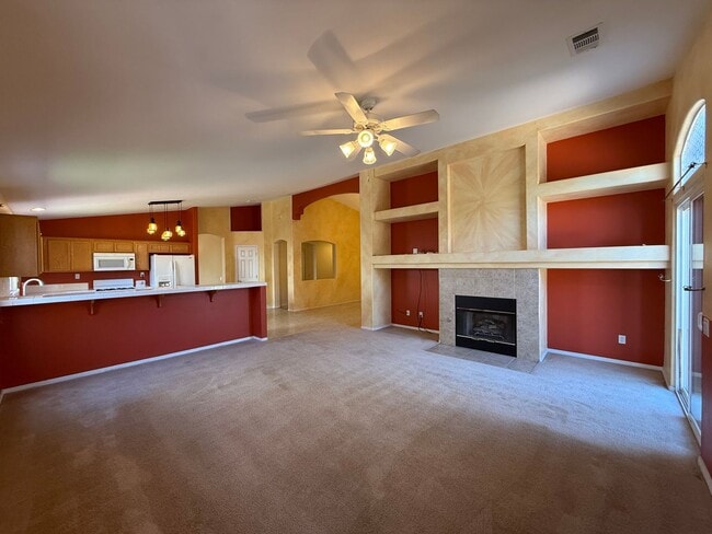 Building Photo - Spacious Single Story 4 Bedroom, 2 Bathroo...