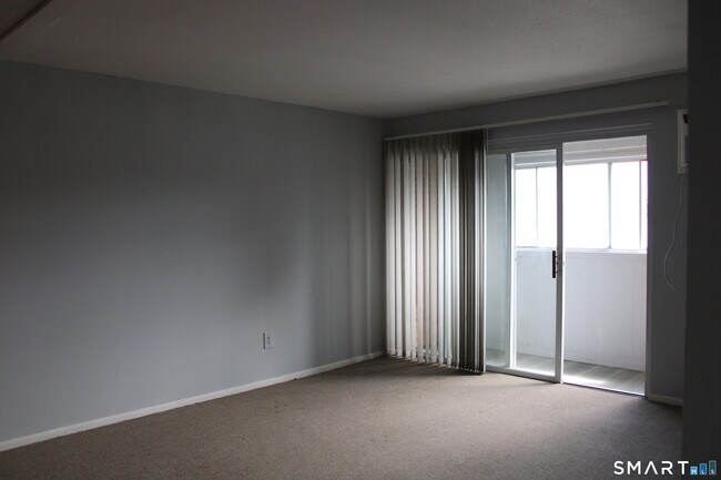 Building Photo - 87 Meadow St