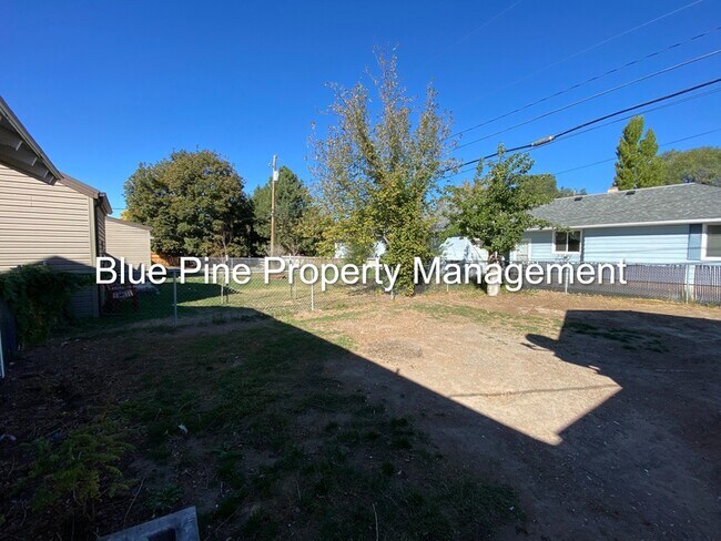 Building Photo - 1195 E 15th St