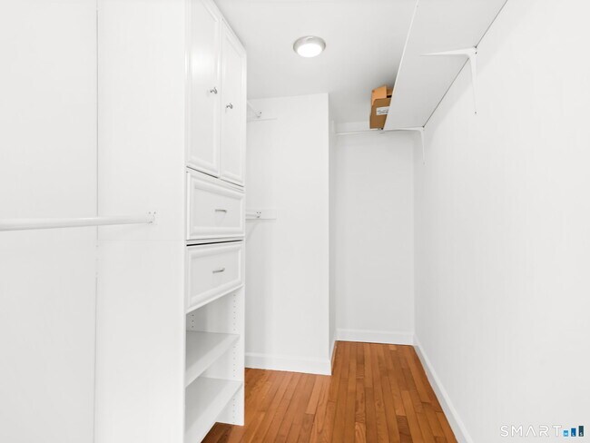 Building Photo - 127 Greyrock Pl