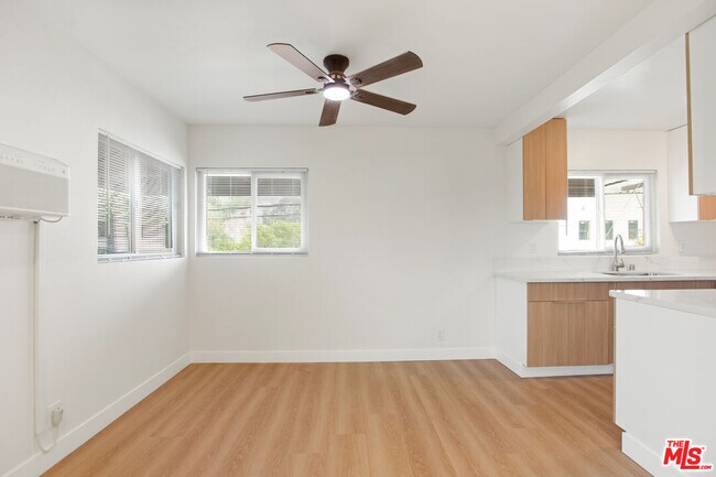 Building Photo - 8440 Willoughby Ave