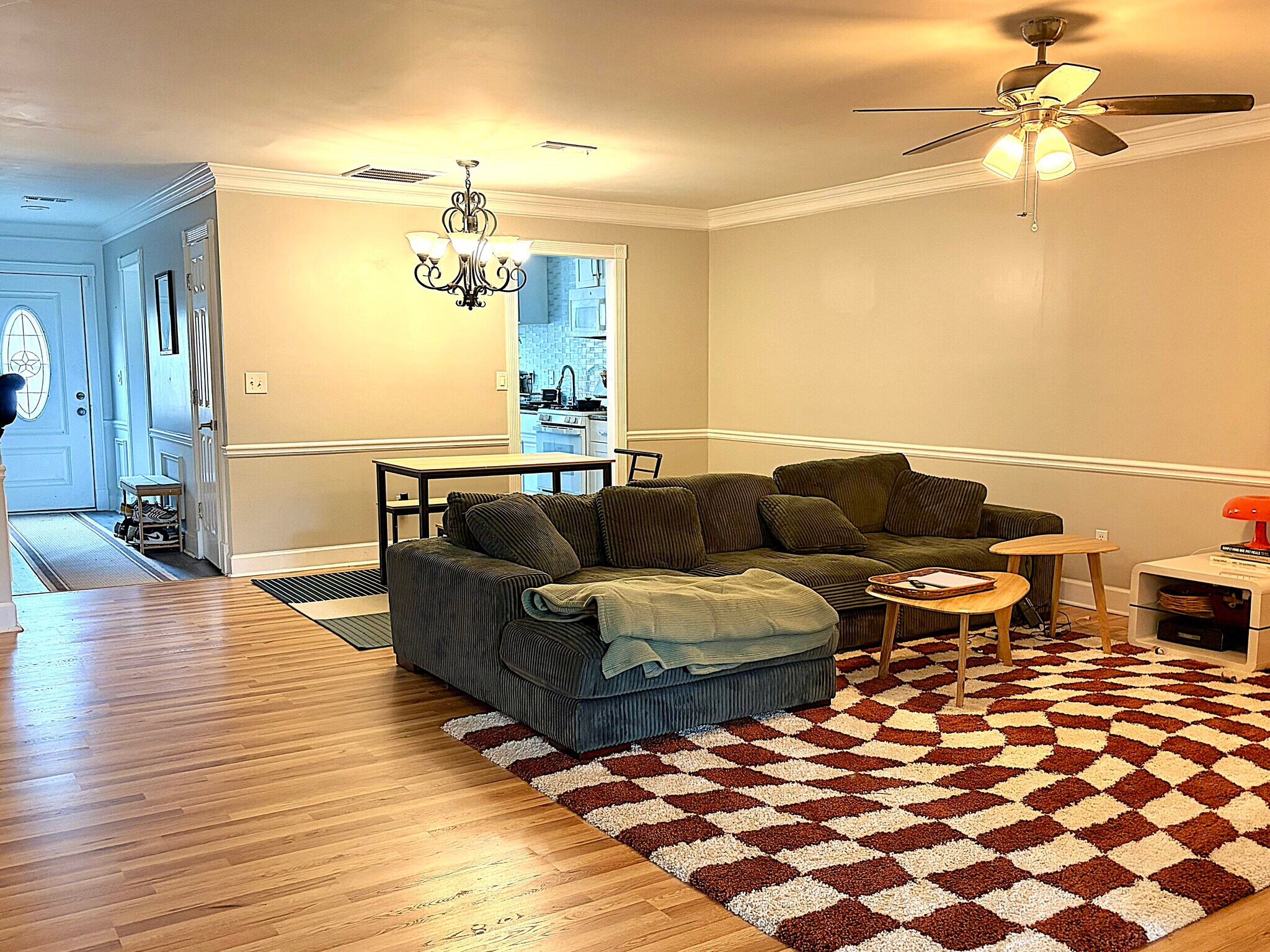 Living room 2 - 1330 Poplar Pointe SE