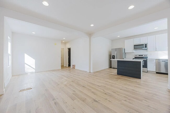 Building Photo - South University Drive