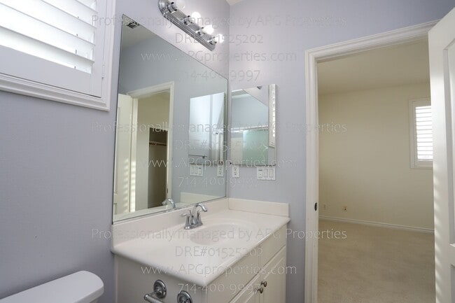 Building Photo - 8057 Sorrento Ln