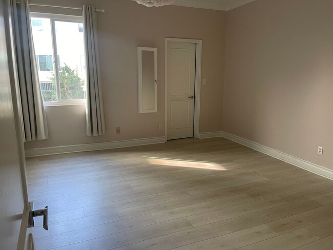 Building Photo - Spacious 1-bedroom 1-bath in a great compl...