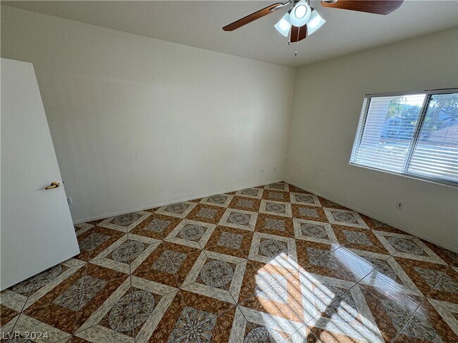 Building Photo - 5655 E Sahara Ave