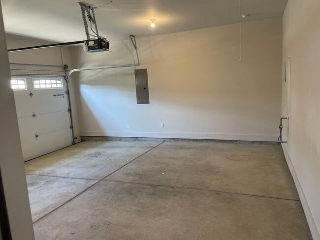 Building Photo - 3 Bedroom Home With Spacious Garage and Fenced Backyard!