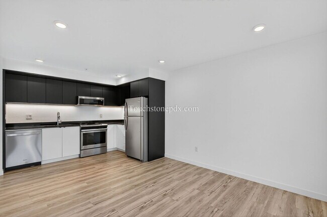 Building Photo - 5635 NE Glisan St