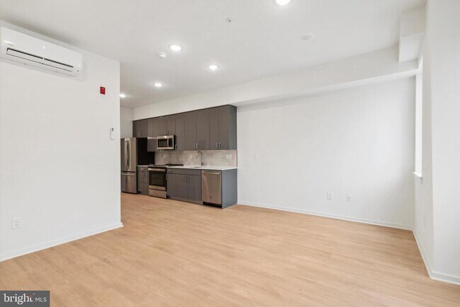 Building Photo - 245 N 12th St